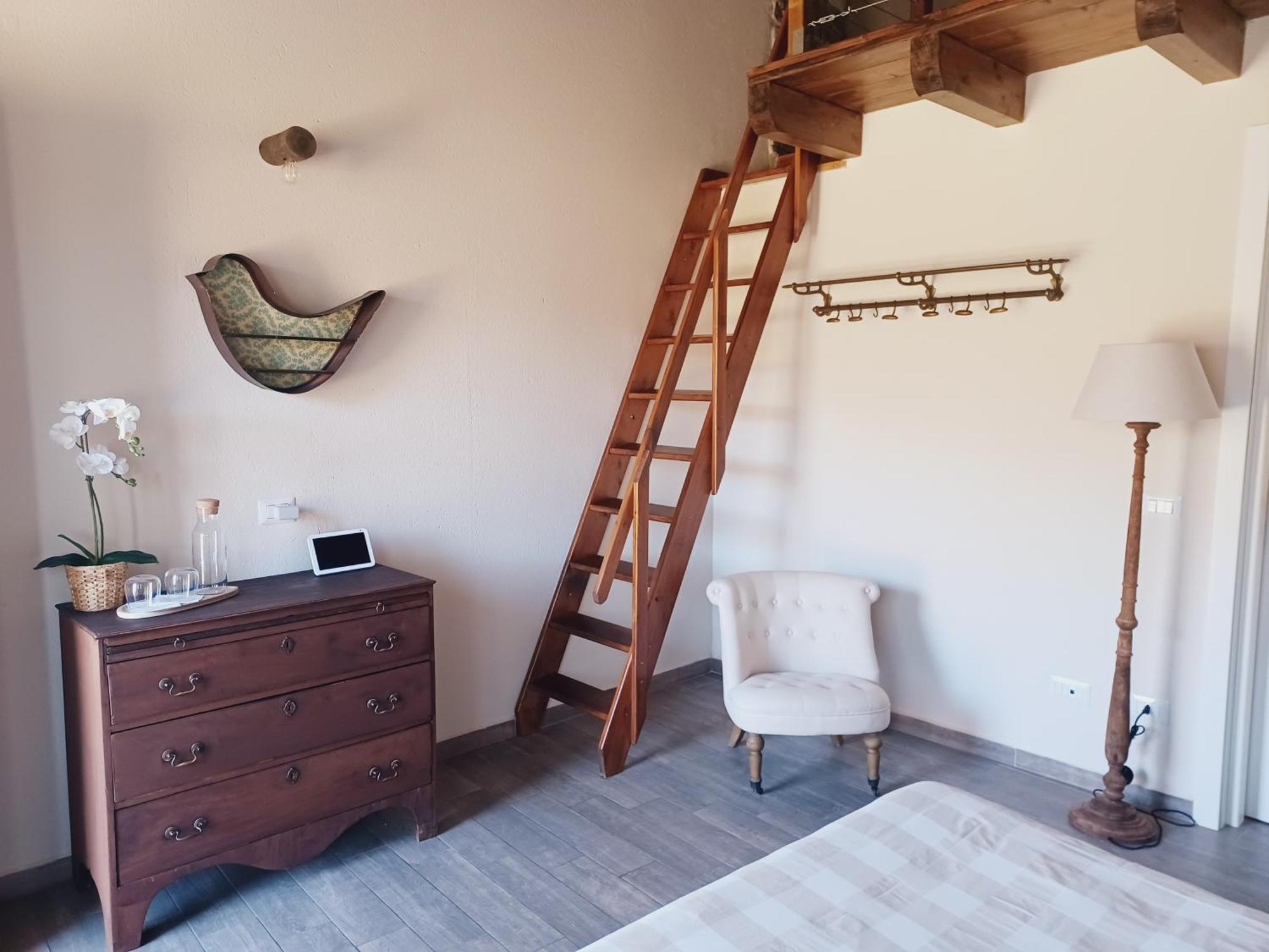 Country-Chic B&B "Il Pozzo E La Macina" Bardi Bagian luar foto