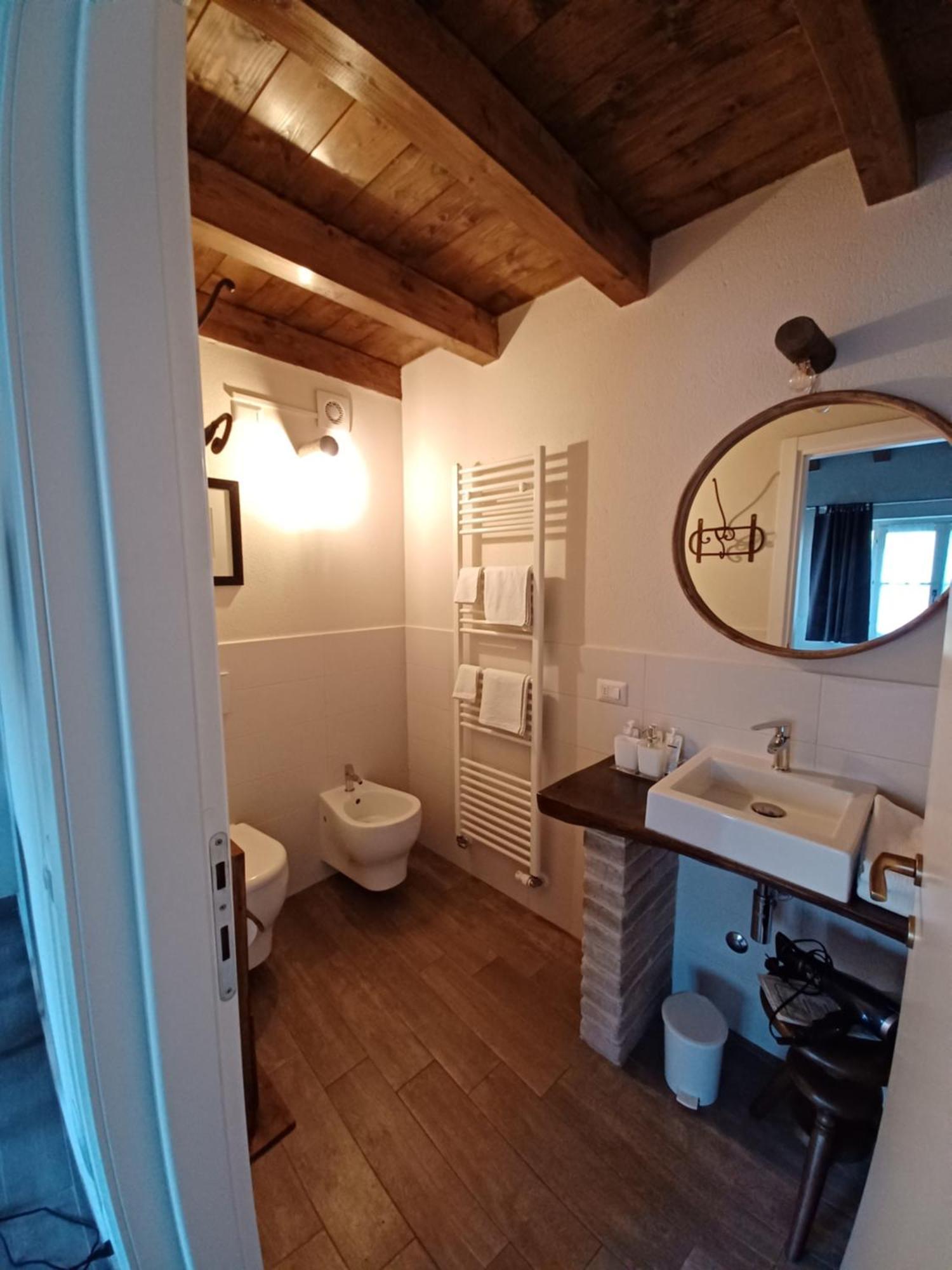 Country-Chic B&B "Il Pozzo E La Macina" Bardi Bagian luar foto